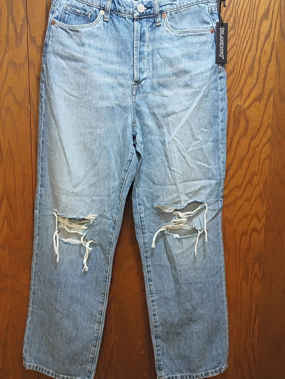 Blank NYC Womans Light Wash disstressed relaxed jeans.Size 27.